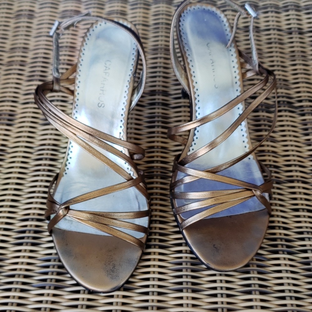 Flattering gold strappy pump